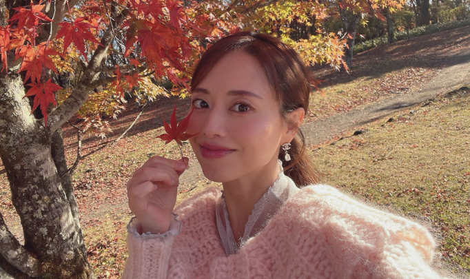 吉沢明歩(吉泽明步)与工作了22年的公司分道扬镳-尤乐舍