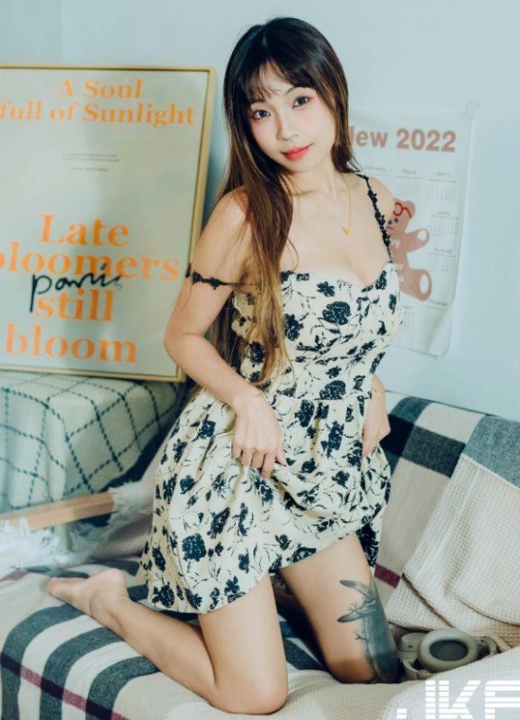 图片[2]-高颜值「安然」午后火辣美图！长裙洋装都罩不住两座耸立的高峰-尤乐舍