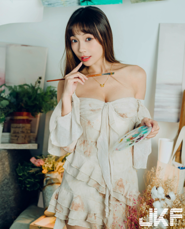 图片[6]-高颜值「安然」午后火辣美图！长裙洋装都罩不住两座耸立的高峰-尤乐舍