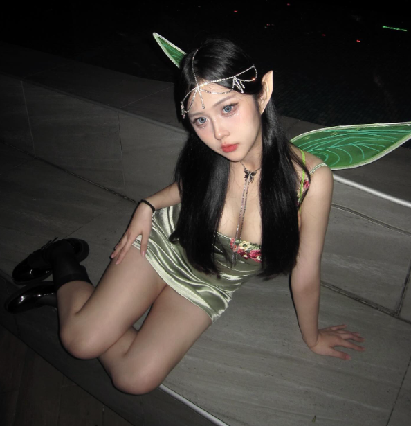 图片[5]-辣妹「陈陈」富士山便利店打卡，好身材美照引发热捧-尤乐舍