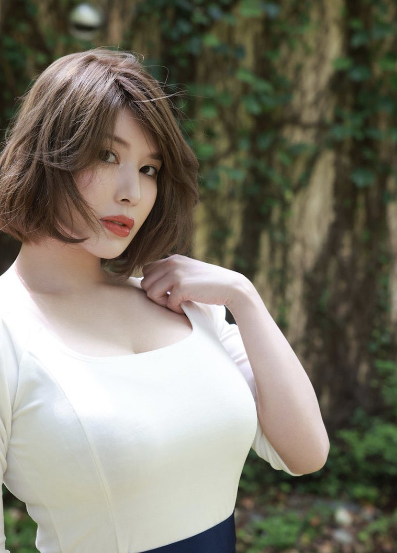J罩杯神球正妹《凪光》精选作品推荐推荐封面及剧情介绍-尤乐舍