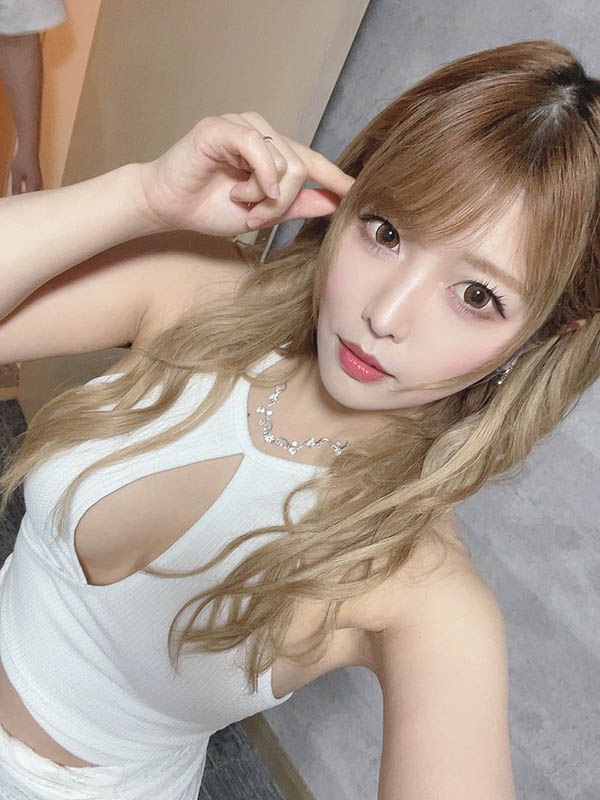 美艳小只马女星《新村朱里》作品推荐推荐封面及剧情介绍-尤乐舍