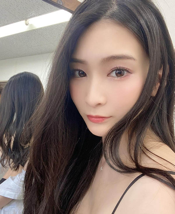 实力和外型兼具的暗黑女神《本庄铃》作品推荐推荐封面及剧情介绍-尤乐舍