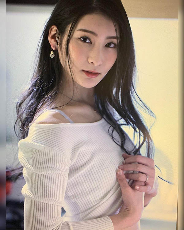 图片[2]-实力和外型兼具的暗黑女神《本庄铃》作品推荐推荐封面及剧情介绍-尤乐舍