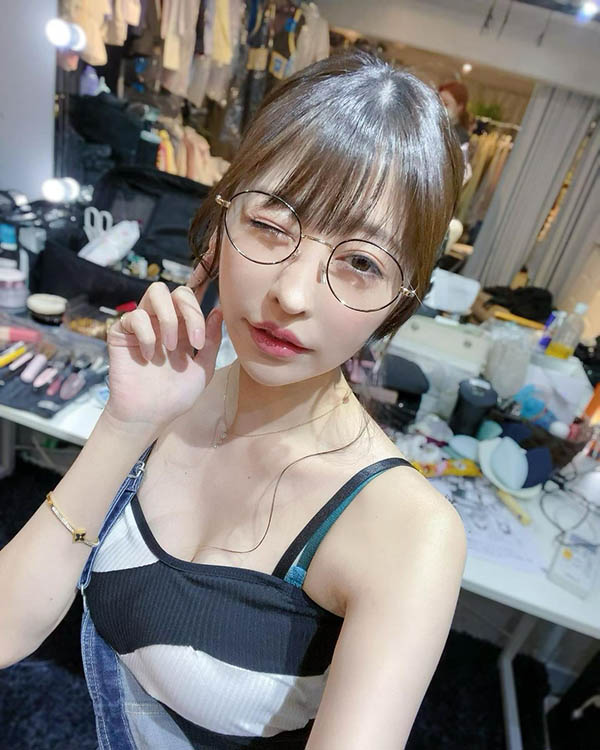 全面输出的微球派女星《森日向子》作品推荐推荐封面及剧情介绍-尤乐舍