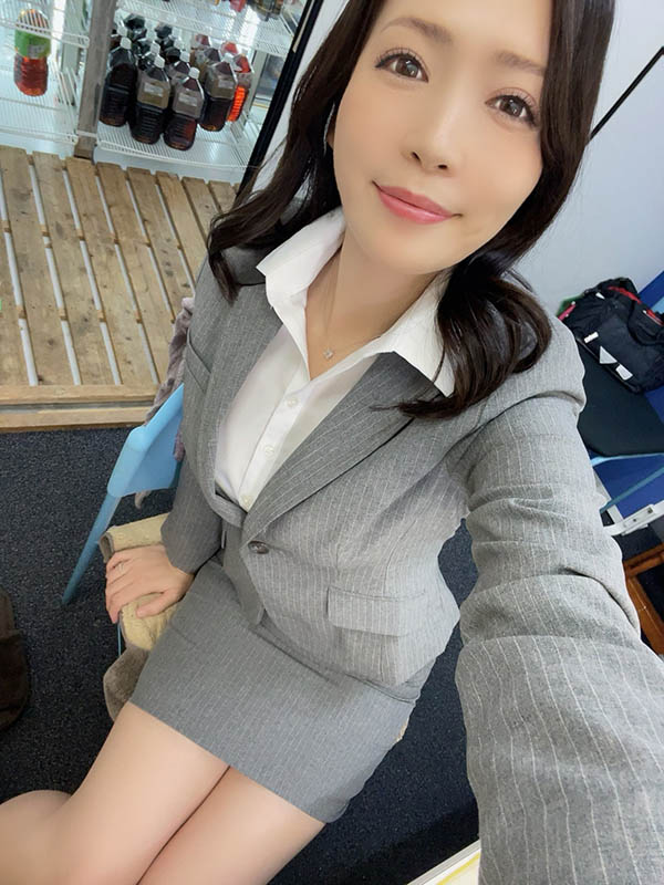 集美貌与战力百货柜姐《冲宫那美》精选作品推荐推荐封面及剧情介绍-尤乐舍