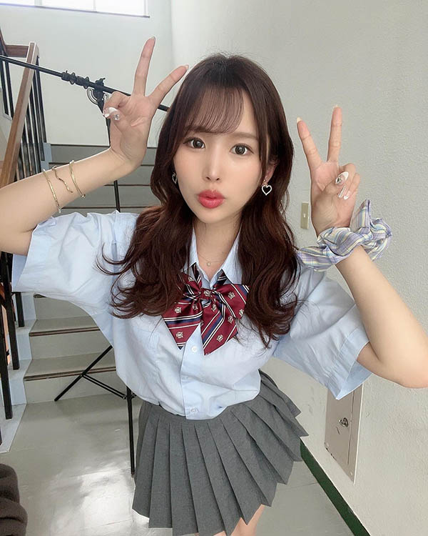 细腰巨球学生妹《新井里真》精选作品推荐推荐封面及剧情介绍-尤乐舍