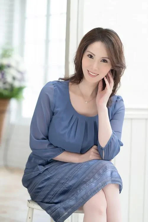 传说中的熟女女星《山口珠理》精选作品推荐推荐封面及剧情介绍-尤乐舍